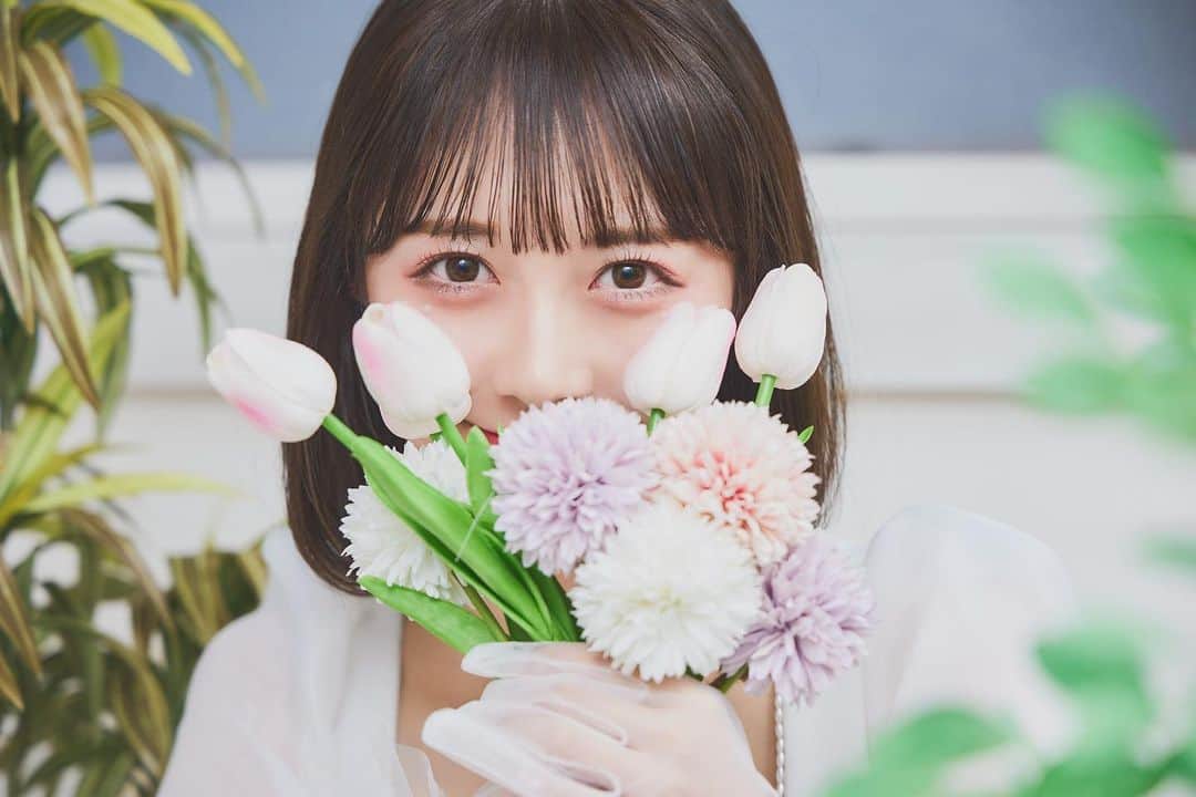 のインスタグラム：「愛してね 🌷  ・ ・   #idol  #japaneseidol  #jamscollection  #selfie  #portrait  #photo  #fashion  #flowers  #instagram   #アイドル #ジャムズ #保科凜 #撮影  #白ドレス  #ポートレート  #ボブヘアアレンジ」