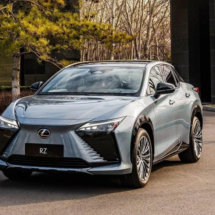 Lexus UKさんのインスタグラム写真 - (Lexus UKInstagram)「Meticulously crafted electrified cars for every lifestyle. #LexusRX #LexusRZ . . . . . #LexusUK #Design #Craftsmanship #Takumi #LexusSUV  #CarDesign #Automotive #CarsOfInstagram #Luxury」4月12日 22時07分 - lexusuk