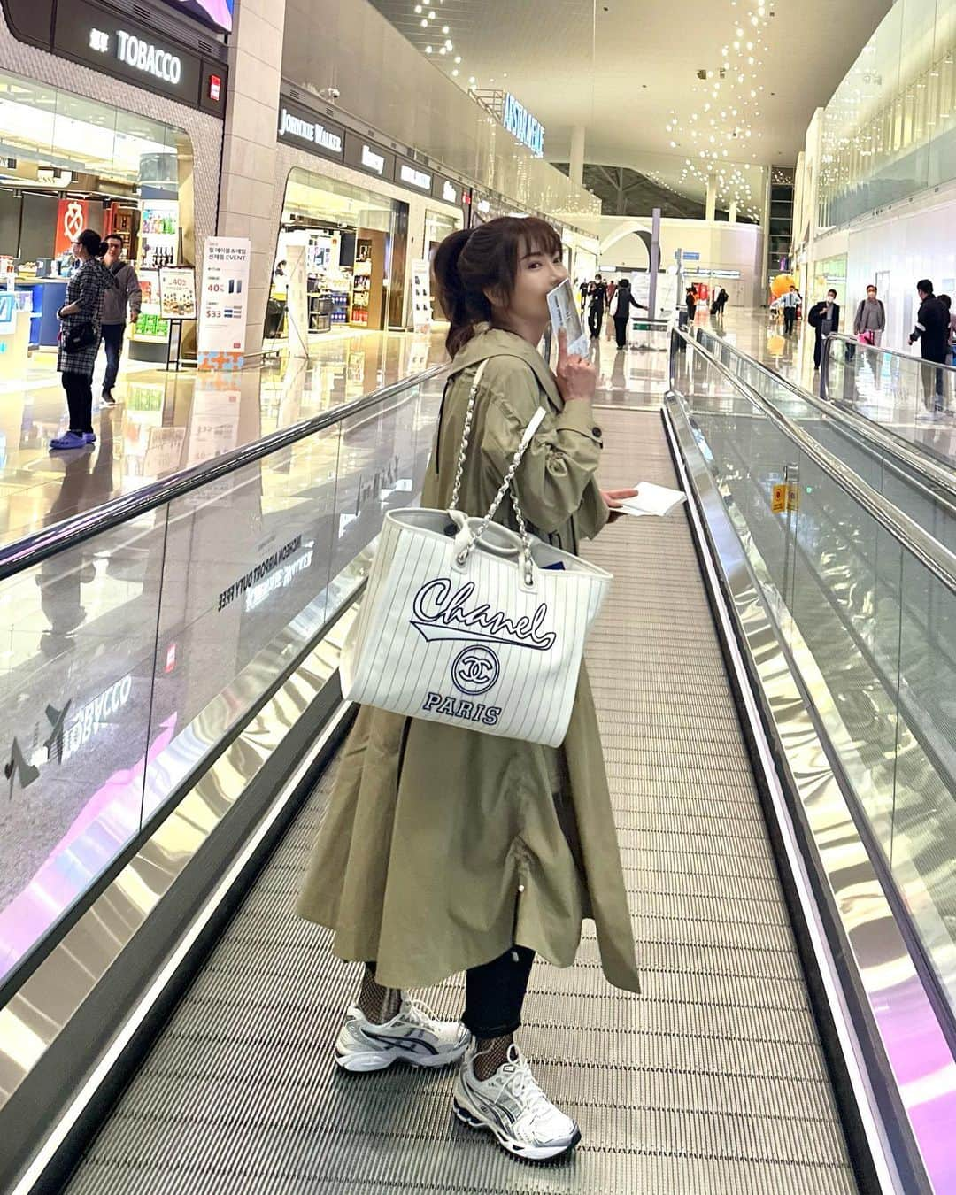 アン・シネのインスタグラム：「🛫」