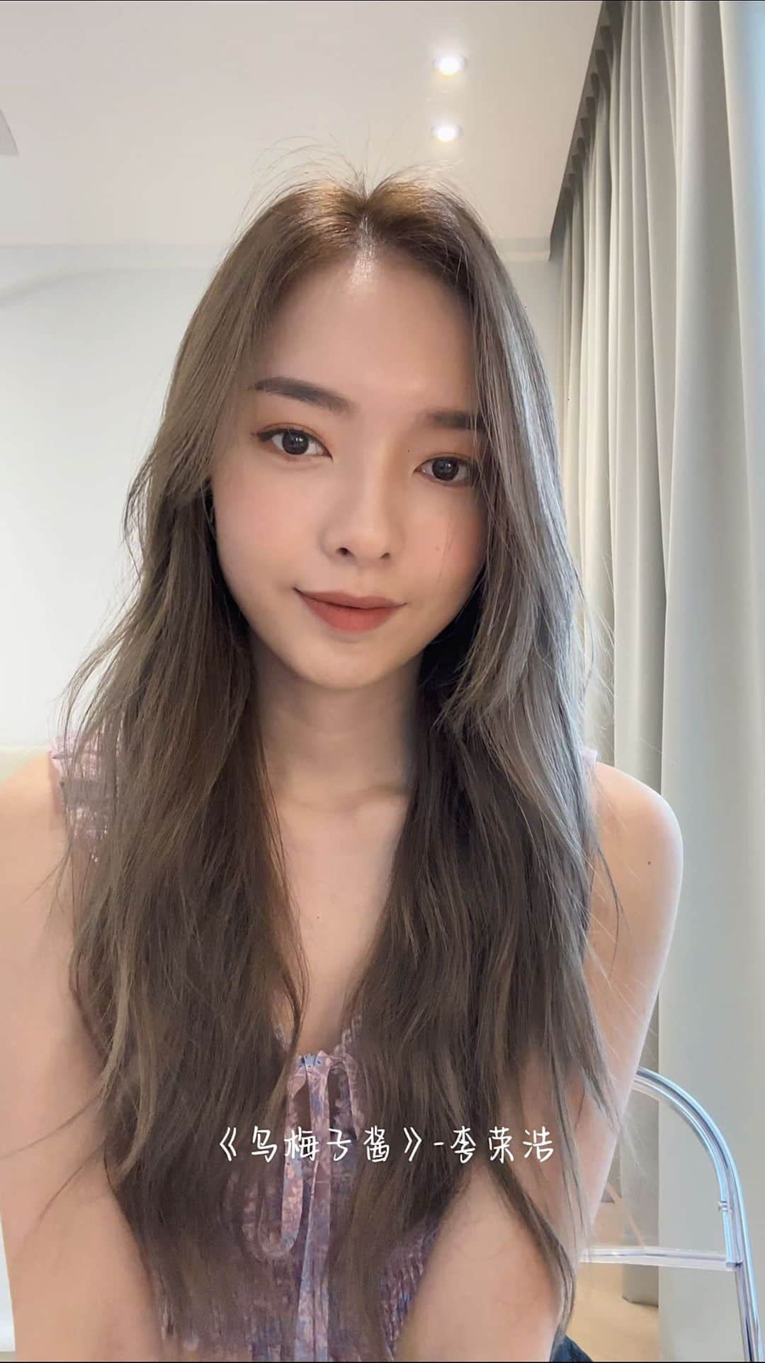 STEPHY YIWENのインスタグラム：「《乌梅子酱》- 李荣浩  超级末班车 迟唱好过没唱🤪 希望大家会喜欢🫣🥰 想要陆续发小cover  大家还有什么推荐的歌呀？？  🎧🎵 @weic__」