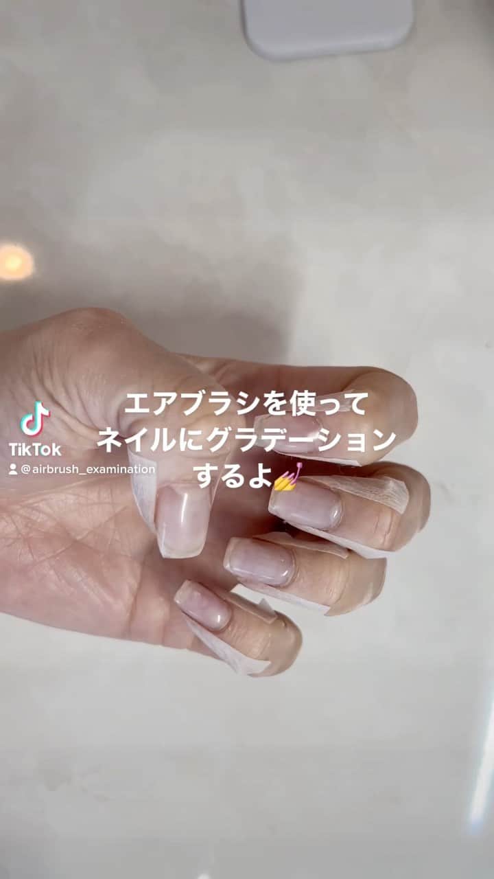 筒井のぞみのインスタグラム：「・ This is All 【Airbrush 】Styling🧷📎🤍  サロンワークでエアブラシを使うと🤍 〝誰でも、簡単、綺麗〟 にデザインできちゃいます🤍  みなさまにとってエアブラシがプラスワンのタカラモノになりますように♡  在美甲沙龍中使用噴槍可以讓任何人輕鬆設計出精美的作品💅  Anyone can easily create beautiful designs using an airbrush at a nail salon💅  네일 살롱에서 에어 브러시를 사용하면 누구나 쉽게 아름다운 디자인을 만들 수 있습니다💅  Любой может легко создать красивый дизайн с помощью аэрографа в маникюрном салоне💅」