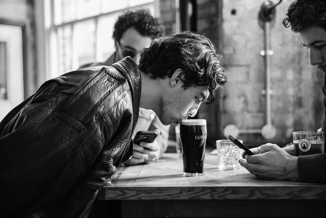 ジョー・ジョナスさんのインスタグラム写真 - (ジョー・ジョナスInstagram)「Cheers 🍻🇬🇧」4月12日 20時51分 - joejonas