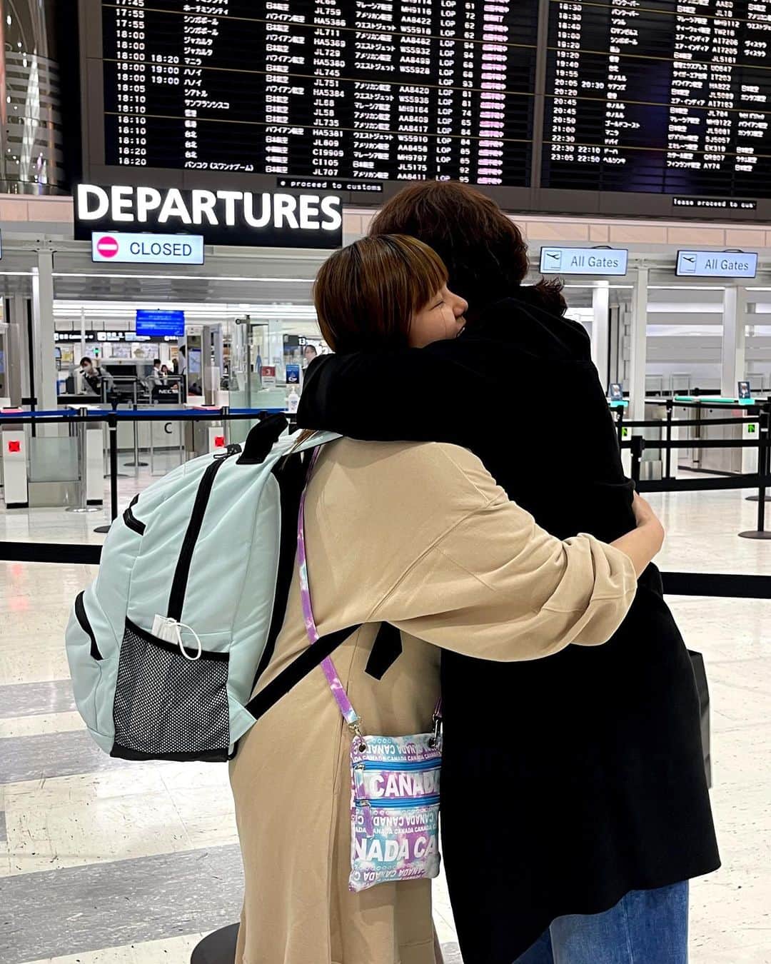 北斗晶さんのインスタグラム写真 - (北斗晶Instagram)「凛ちゃん‼️ 身体に気をつけて 行ってらっしゃーい😭 空港には、サプライズでスタッフの皆んなが見送りに来てくれました。 皆んな、わざわざありがとう❤️  そして… 母ちゃん… 淋しい😭  #凛ちゃん  #カナダ  #お見送り」4月12日 20時54分 - hokutoakira_official