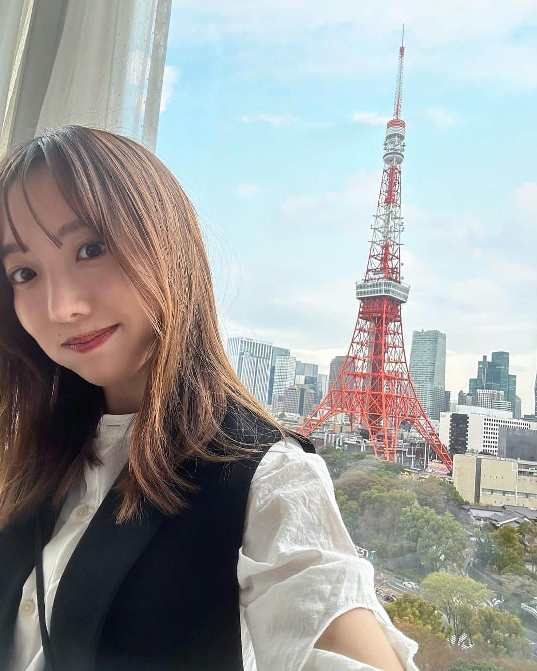 大野真昂のインスタグラム：「また行きたい場所🗼✨  あっという間に4月でびっくりしてる👶🏻 社会人2年目がんばる❤︎  #東京タワー #ザプリンスパークタワー東京 #プリンスホテル #東京ホテル」