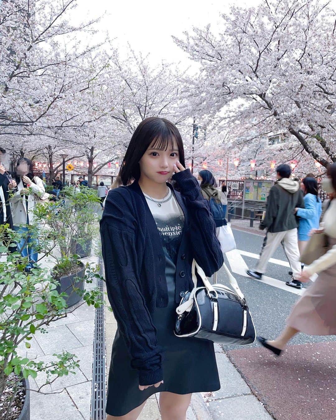福山梨乃さんのインスタグラム写真 - (福山梨乃Instagram)「🌸🌸 . まだ桜の写真あったーーー！屋台たくさんあるのわくわくしちゃう今年は夏もお祭り行けますように誰か行こーーーー✊🏻✊🏻」4月12日 20時57分 - rinomaru_