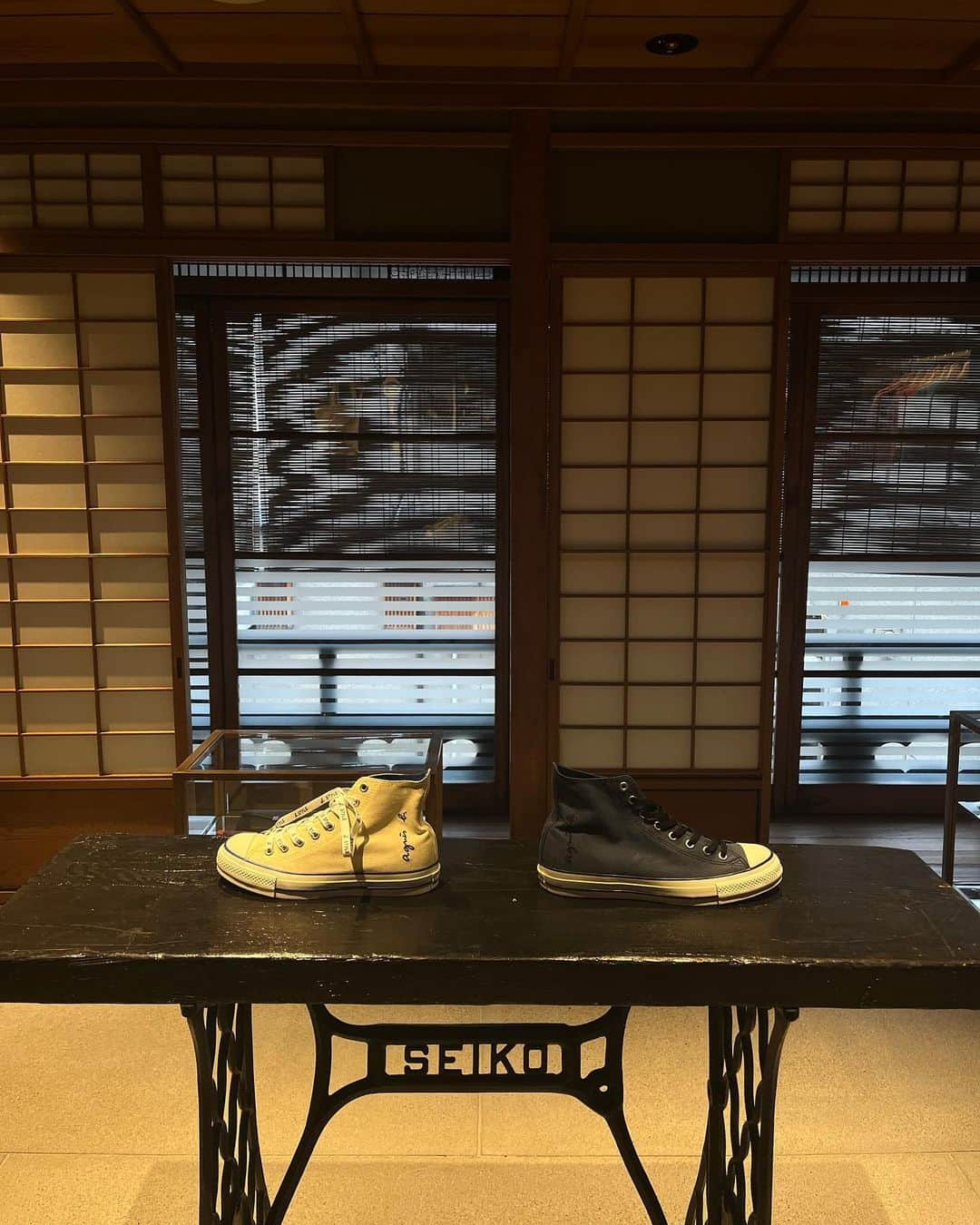 近藤沙良さんのインスタグラム写真 - (近藤沙良Instagram)「agnes b. Gion の新店&カフェ pre openに行ってきました❤︎  祇園の町家を一軒まるごと改築した ブランドの新たなコンセプトショップ。 1Fはカフェ、2Fにはコレクションや限定商品の 展示があって素敵な空間が広がっていました♩  4/15からオープンとのことで カフェメニューも豊富なので 是非京都に来た際には寄ってみて欲しい所♡  @ola__meey さんご招待ありがとうございました🫶🏿  #agnesbgion #agnesb #kyoto #kyotocafe #京都祇園  #京都カフェ #京都アパレル #祇園カフェ #祇園グルメ  #花見小路 #花見小路通 #アニエス #アニエスベー  #アニエスベーカフェ #アニエスべー京都」4月12日 20時57分 - saaara57