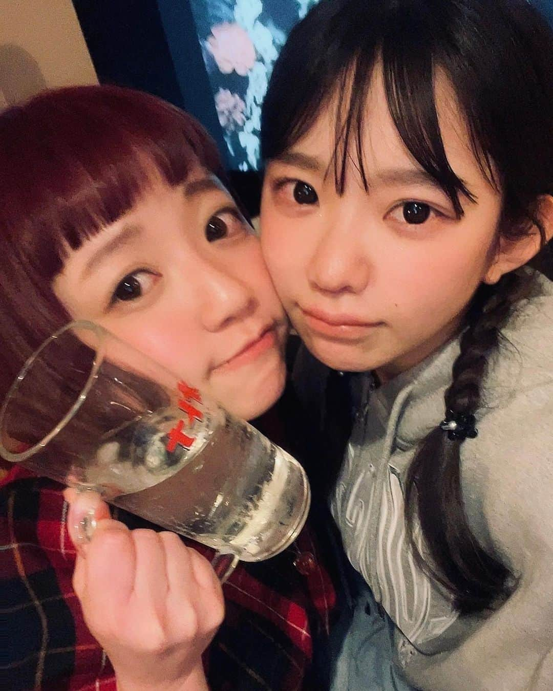 小鳥遊しほのインスタグラム：「飲酒再開して1ヶ月以内に3回も会ってしまった愛しのまりちゃん😂❤️   半泣き顔まりちゃんなんだけど😂語ってたら熱くなって私の話なのに泣きだして可愛かったまりちゃんです😂笑笑  近所に住みたいけど近所に住んだら肝臓が死ぬわって話すほど飲みベ相性がよろし👼w  2枚目はケニックさんと焼肉ー！ ケニックさんがTwitterであじくら @ajikura_horumon の焼肉無料券を当てたので便乗させてもらた💪🥩🥹w  無料の焼肉は最高です🥩笑  もえこ @moeko_taniguchi  つぐみ @__315run  と❤️  3枚め以降は最近食べたおいしい海鮮達です🐟🐟🐟  大好きな人たちとおいしいものに囲まれて幸せじゃい🥲✨  #日常報告 #飲み日記」