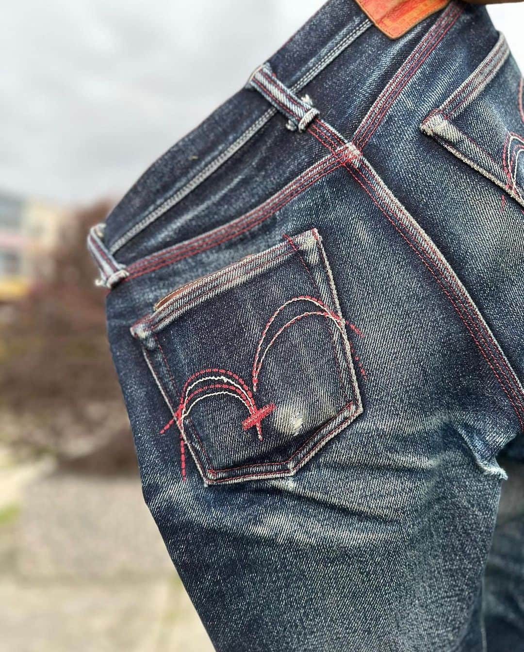 Denimioさんのインスタグラム写真 - (DenimioInstagram)「If these pics of a faded pair of #samuraijeans can't get you though hump day, nothing can!  #Denimio #denim #denimhead #denimfreak #denimlovers #jeans #selvedge #selvage #selvedgedenim #japanesedenim #rawdenim #denimcollector #worndenim #fadeddenim #menswear #mensfashion #rawfie #denimporn #denimaddict #betterwithwear #wabisabi」4月12日 21時10分 - denimio_shop