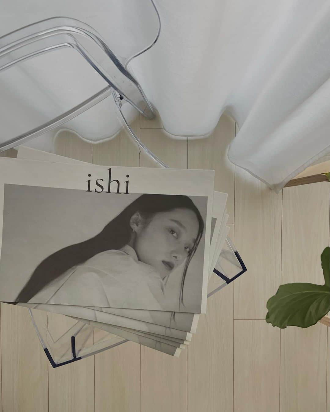貴田理沙のインスタグラム：「明日から代官山でpopupやります🪐🤍 全日いるので遊びにきてね🥛  〰️𝟤𝟢𝟤𝟥 𝖲𝖯𝖱𝖨𝖭𝖦 & 𝖲𝖴𝖬𝖬𝖤𝖱 𝖯𝖮𝖯𝖴𝖯 𝖲𝖧𝖮𝖯〰️  4/13より @ishi.lisalisa / @lisalisa.ashiya の 2023 SPRING & SUMMERのPOPUPを行います🧡 沢山の新作商品をご用意してお待ちしております！  📍THE CONOE代官山 ギャラリーエントランス 東京都渋谷区恵比寿西1-36-2・1F  東急東横線代官山駅徒歩1分  ご来店お待ちしてます🤍 このニュースペーパーはishiのLOOKBOOKです🗞 3万円以上お買い上げのお客様にお配りします🪡 (無くなり次第終了)」