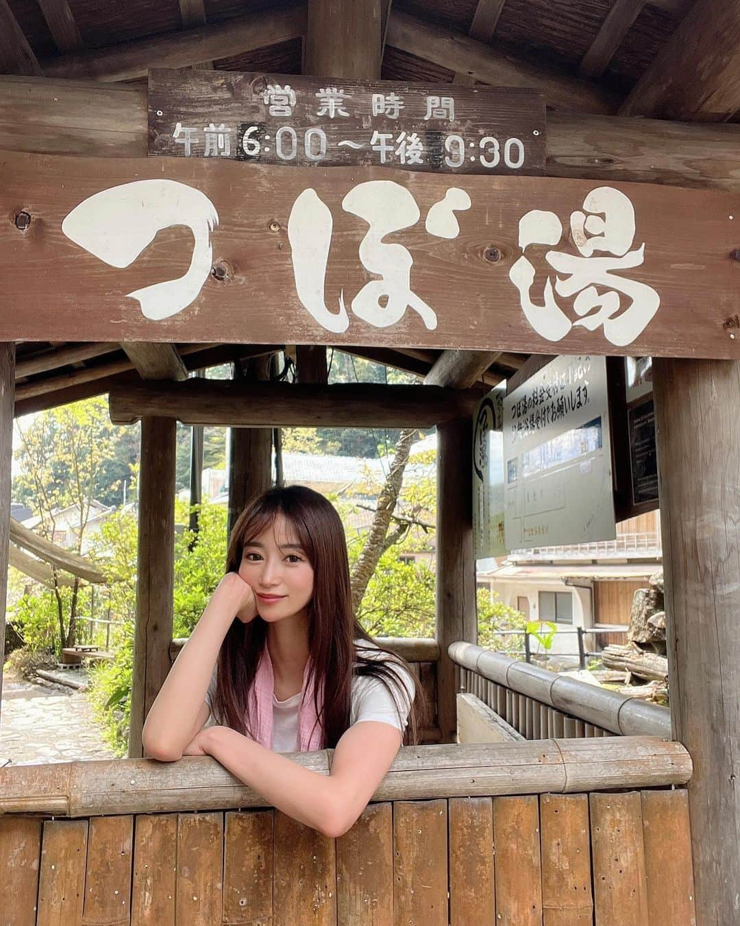 児玉菜々子のインスタグラム：「楽しかった🐶❤️♨️  まだまだ温泉ブーム続いてます🥺✨  最近何気ない投稿も増やそうと思ってるんだけど皆的には投稿多い方が嬉しい？🥺  それともしっかり撮影した写真の投稿をたまにの方が良い？🥺💦  そして引き続きおすすめの温泉情報求めます🥰❤️笑  #つぼ湯 #世界遺産 #温泉 #入れる世界遺産  #和歌山 #旅行 #温泉旅行 #女子旅 #ひとり旅 #家族旅行 #女ひとり旅  #お風呂 #源泉かけ流し #純温泉 #instagood  #instagram  #instalike  #instadaily  #insta  #followme」