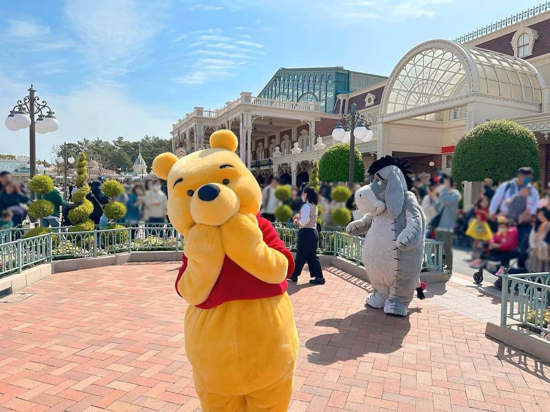 山根千佳さんのインスタグラム写真 - (山根千佳Instagram)「. . ディズニーランドロケ🧸🏰  大大大好きなプーさんに会えた。 しかもしっかりカメラ目線🥲♡ 後ろのイーヨーも可愛すぎる！！  写真や動画がたっくさんあるので 少しずつ上げていきますね🌷🌷 . . #ディズニーランド #ディズニー  #ディズニー写真部 #ディズニーリゾート  #ディズニーカメラ隊 #プーさん #イーヨー  #東京ディズニーランド #ディズニー写真  #ディズニーキャラクター #くまのプーさん  #disney #disneyland #disneygram」4月12日 21時33分 - yamane_chika