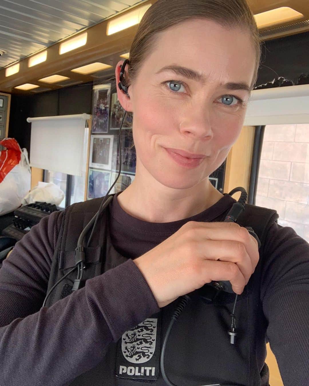 のインスタグラム：「Helle (i lidt bedre humør in between takes) ønsker @fenar @bigd1984 @darsalim1 @soheilbavii @dj3zirimohamed og alle hos @profilepicturesdk alverdens held og lykke med premieren på Underverden 2 i aften. Ville ønske jeg kunne være der til at mærke suset fra publikum! Er superglad for at være en lille del af denne actionperle, der byder på sindssygt stærke præstationer hele vejen rundt. God vind, d’herrer 💥」