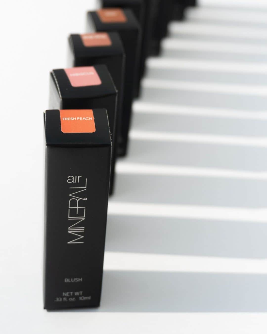 Mineral Airのインスタグラム：「Line up for beautiful, long-lasting color with Mineral Air Blush!   Using only the best ingredients, this cruelty-free makeup is free from Parabens, Talc, Phthalates, Mineral Oil, Gluten, BHT/BHA, Synthetic Dyes, and Fragrance.   Create a soft look or dramatic glamour with the lightweight buildable formula and complexion-loving ingredients!   #MineralAirBlush」
