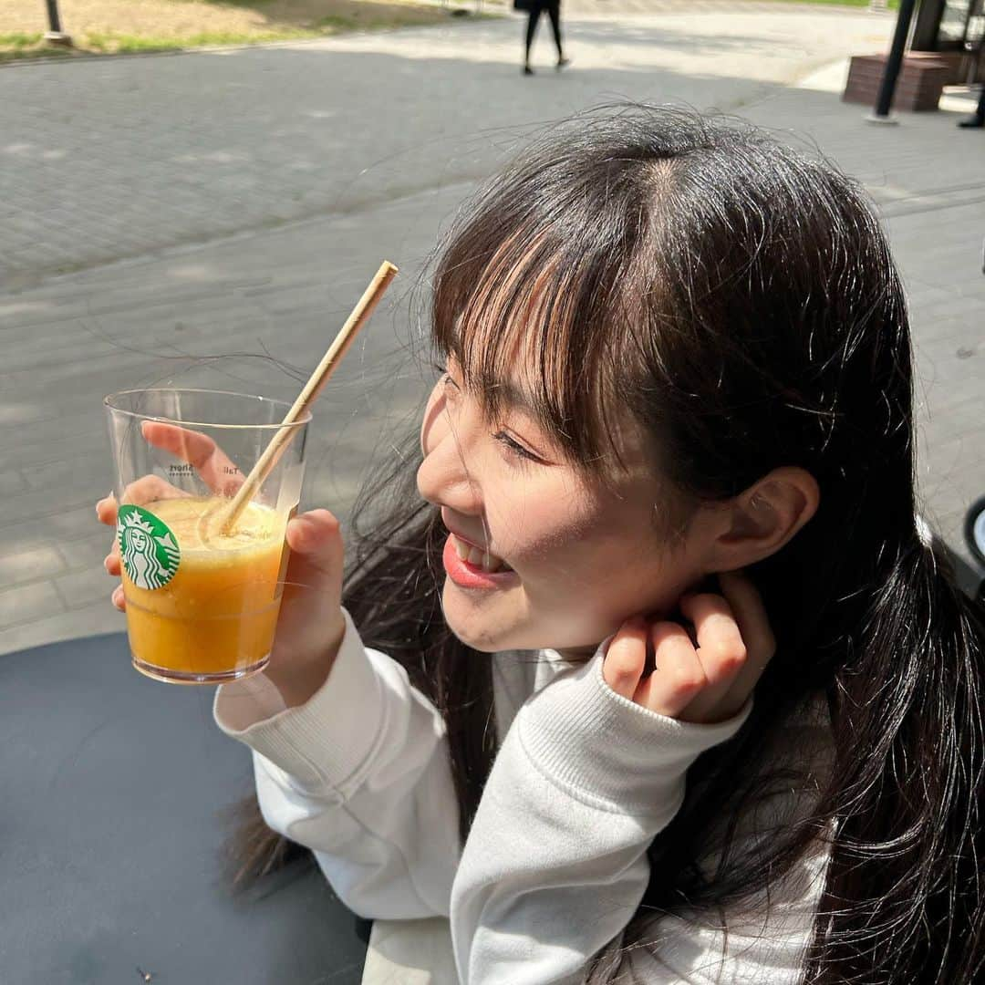 一岡杏奈さんのインスタグラム写真 - (一岡杏奈Instagram)「お稽古前に天気が良かったのでテラス席でCafe🫧🤍  マンゴーティーフラペチーノ🥭 もうこんな時期なったのかーとしみじみ実感⸜🙌🏻⸝‍  #cafe #フラペチーノ #春」4月12日 21時45分 - anna_ichioka