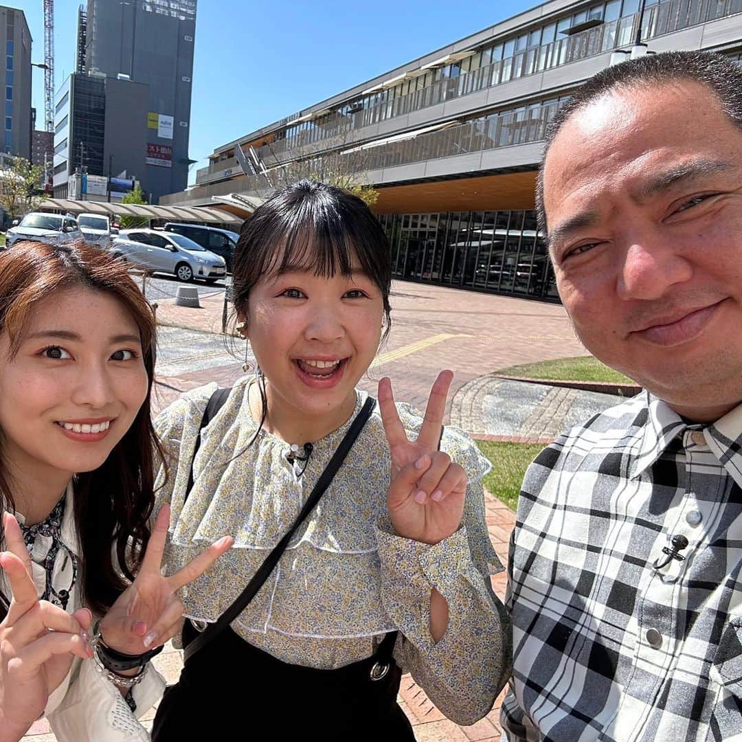 木村那津美のインスタグラム：「✳︎  快晴の徳山駅周辺で 視聴者の皆様へのプレゼントをかけた わらしべ長者対決🔥  私は真実ちゃん、どさちゃんとの 3人グループになりました！！  他のメンバーは CMでご覧の通り👀  果たして優勝は誰の手に！！ 今週土曜朝9時25分からの ちぐまや家族plusでご確認ください👑  #ちぐまや家族plus #900回記念ロケ #高橋真実#どさけん#木村那津美 #バッチバチです🔥🔥」