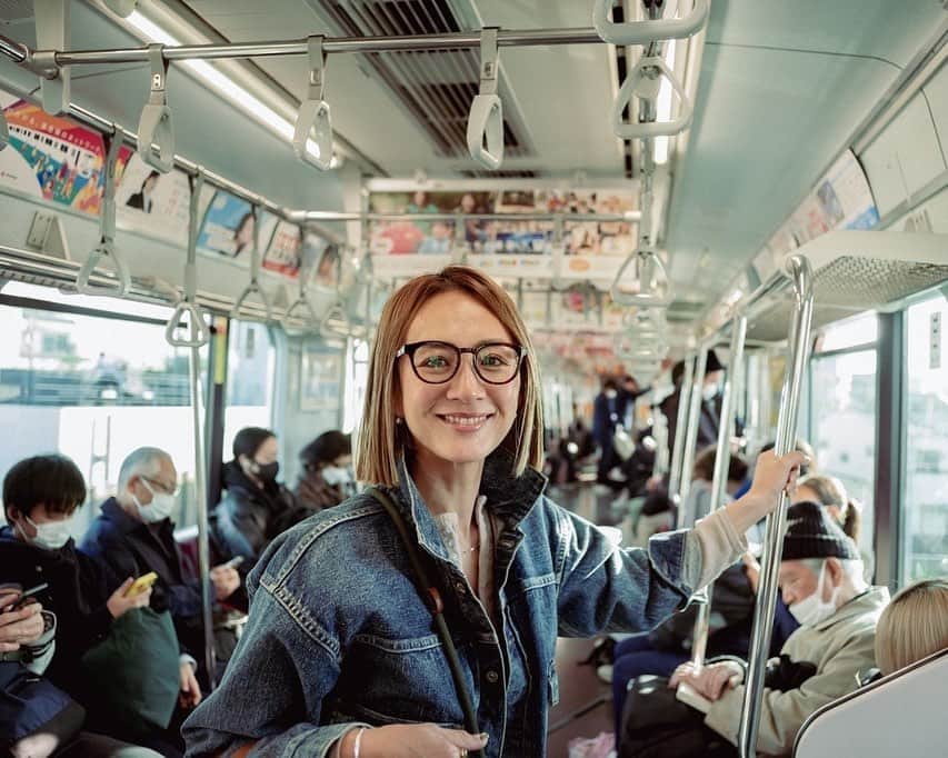 土井地恵理子のインスタグラム：「・ Leicaとお散歩day📷  歳を重ねたら 趣味は色々あるといいね◡̈  子供たちが大きくなると つくづく思うこと。  #leica #ライカ #camera #カメラ #カメラのある生活」