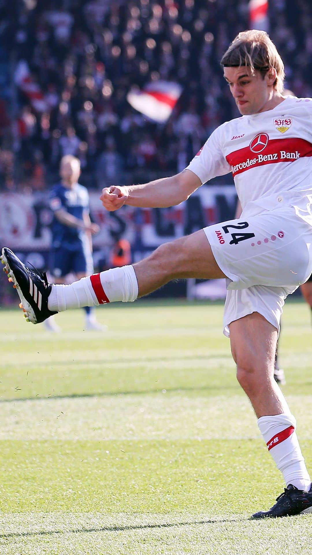 のインスタグラム：「Modrić-Style 🇭🇷😮‍💨 @superrman007 #Flankengott  _ #VfB #BOCVfB 2:3 #vfbstuttgart #vfbstuttgart1893 #auscannstatt #furchtlosundtreu #VfBInsta」