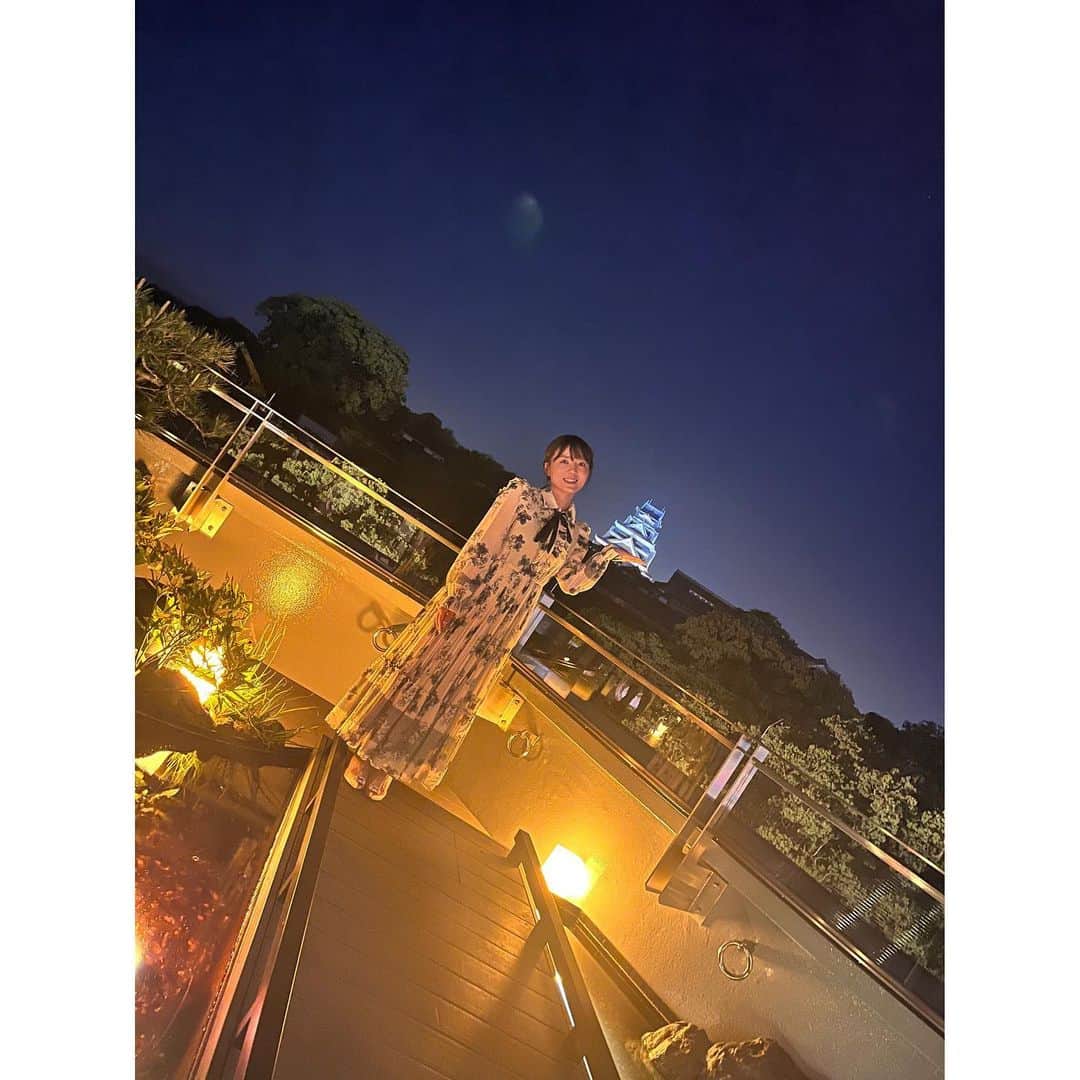 のインスタグラム：「城見櫓に初めてお伺いしました😍 熊本城を見ながら美味しいお食事が食べられてテラスも素敵でした🥰  熊本にもまだまだたくさん私の知らない素敵な場所がいっぱいあるんだろうなぁ。  #KKT杯バンテリンレディース #前夜祭のあとに☺︎ #熊本城　#城見櫓」