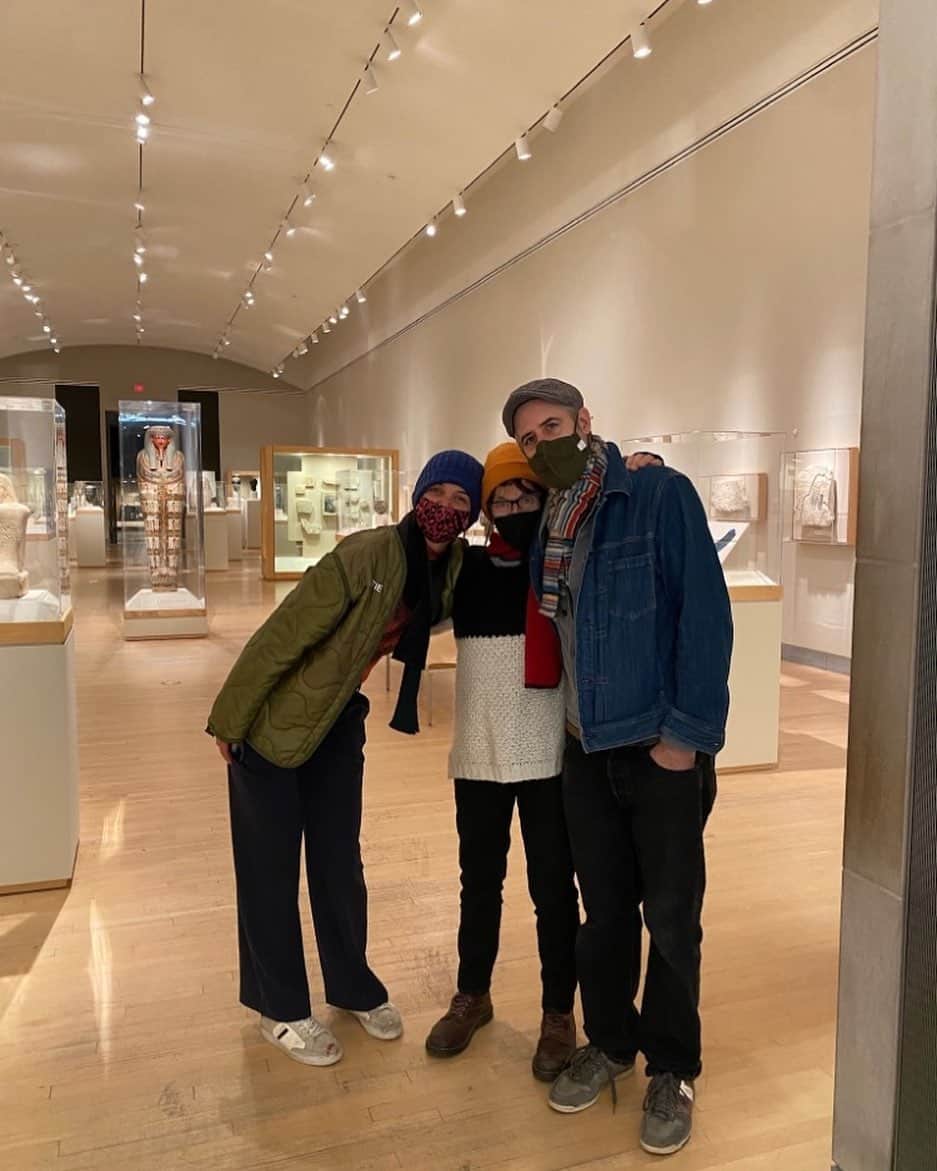ケイティ・ホームズのインスタグラム：「This is a photo of @michaelfitzpd @lisarinzler and me when we had just finished filming Rare Objects in theaters this Friday April 14. What a joy it is to collaborate with these brilliant artists. ❤️」