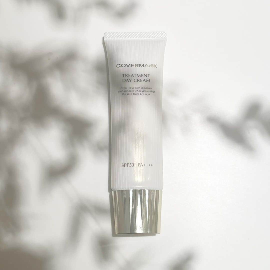 広瀬未花のインスタグラム：「@covermark_jp   4/1新登場 TREATMENT DAY CREAM  covermarkから、 昼も夜も、コラーゲンを与えてハリ感に満ちた肌へと導いてくれるクリームが新登場✨  4つの特徴が...  ①ふっくらとボリューミーなハリを 与えてくれる。  ②独自の三層オイルヴェールにより、各層から潤いで満たす。  ③SPF50+・PA++++の紫外線防止効果。  ④驚くほど滑らかなテクスチャーで 肌馴染みが良い。  朝のスキンケアの最後にこのクリームを塗っておけば、紫外線もブロックしてくれて潤いもキープしてくれます♪」
