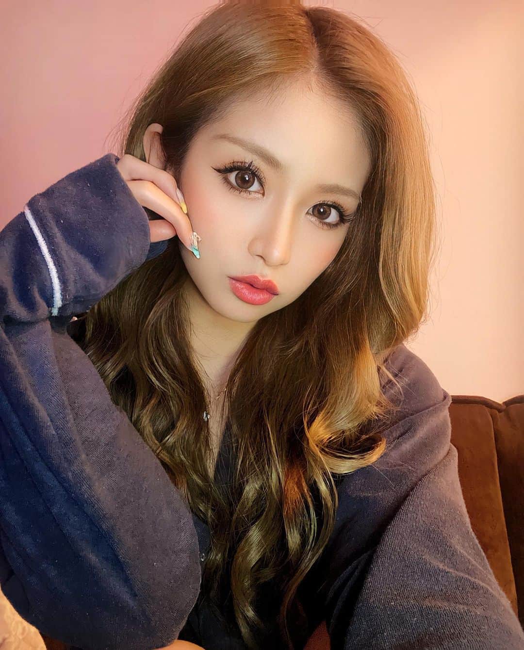 月瀬のあのインスタグラム：「. 高画質にするアプリすっごー！！！ アプリに感謝の時代ですね🥹‎🤍笑 今週14日〜16日はお休みです🙇‍♀️ 今日明日お待ちしてます⸜ ♡ ⸝」