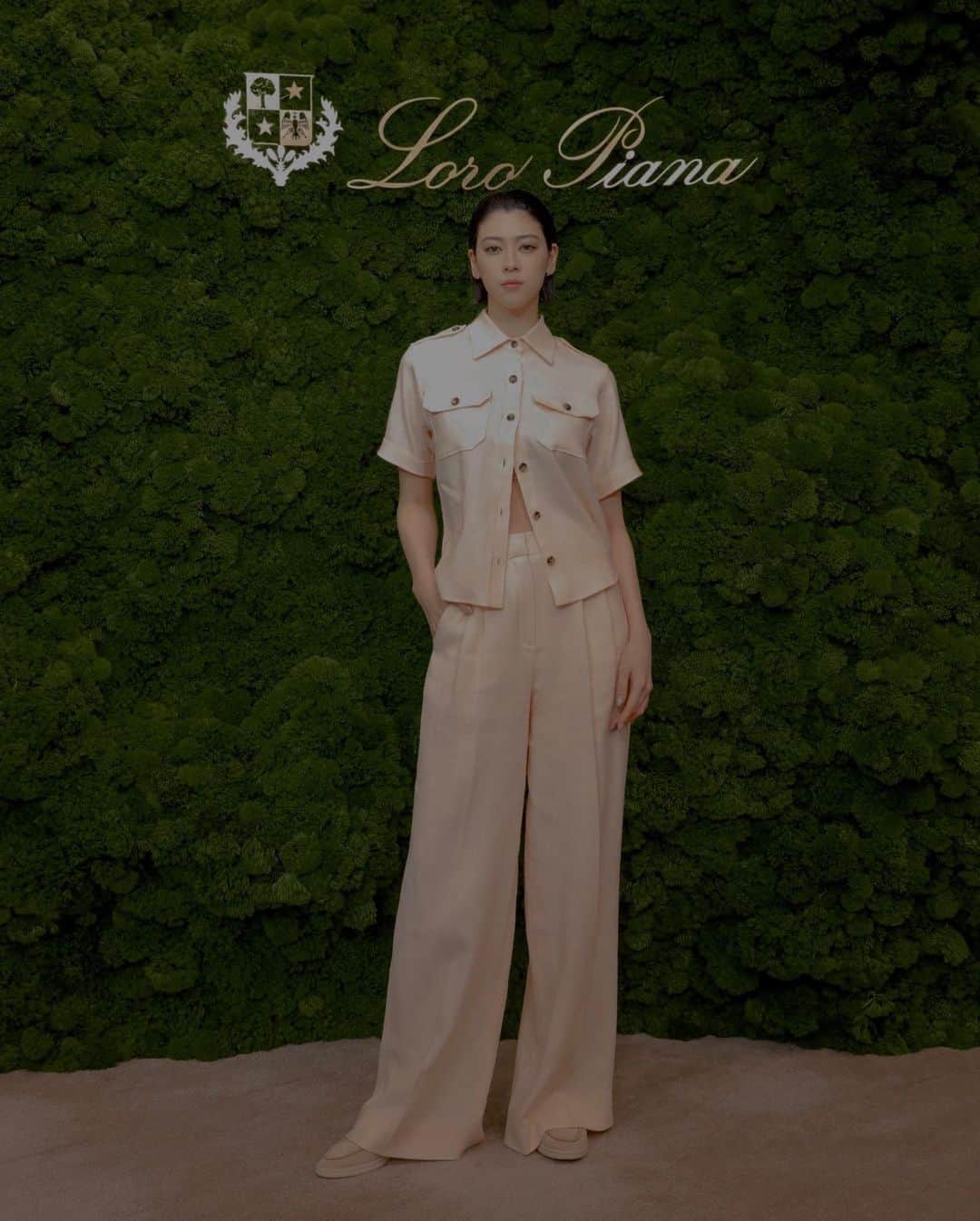 三吉彩花さんのインスタグラム写真 - (三吉彩花Instagram)「-Loro Piana-  《HYUN BIN EDITION》launch event🌴  ブランドのアイコンである ホワイトソールシューズがアップデートされ 四季にインスピレーションを得たバイカラーに。 ブナの木はロロ・ピアーナのヘリテージの象徴であり ヒョンビンさんの未来の自然環境への希望を表現。  どんなスタイルにも合わせやすい そしてライフスタイルに優しく寄り添う あたたかいコレクションを皆様も是非🌴  @loropiana  #LoroPiana #ロロピアーナ #hyunbin  #hyunbinedition」4月12日 13時49分 - miyoshi.aa