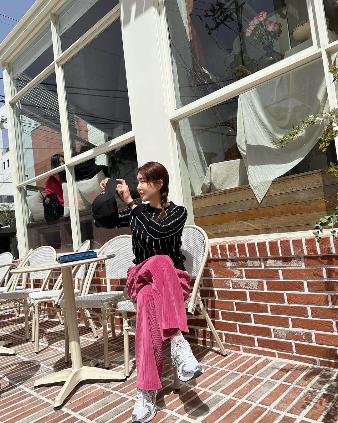 アン・シネさんのインスタグラム写真 - (アン・シネInstagram)「커피배달➡️손톱 체인지➡️애기들 호텔 밑기기  바쁘다 바뻐」4月12日 14時11分 - shinaeahn