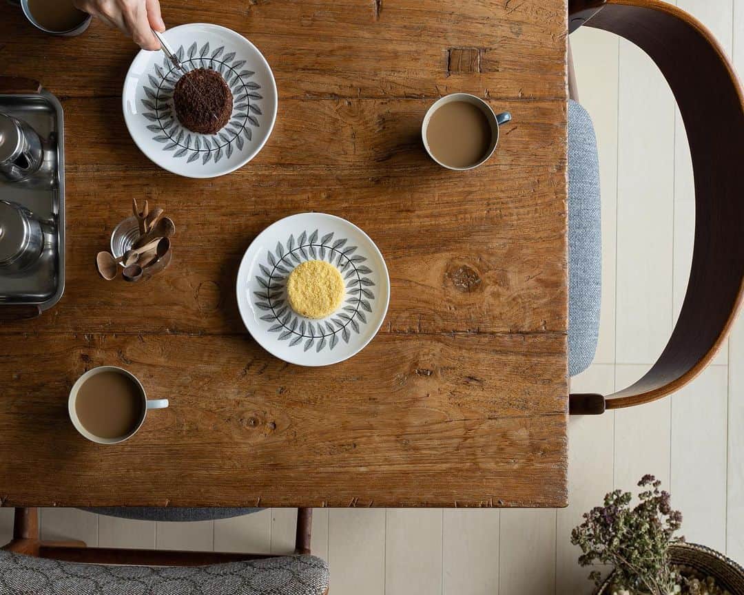 cafe_no_maのインスタグラム：「. Coffee escape☕️  写真のお皿などcafenomaのお気に入りを  @cafenoma.style でご紹介しています。  We introduce some of our favorites at  @cafenoma.style , such as the plate in the photo  #cafenoma  #うちカフェ #coffeetime #coffee #インテリア　 #inreriordesign」