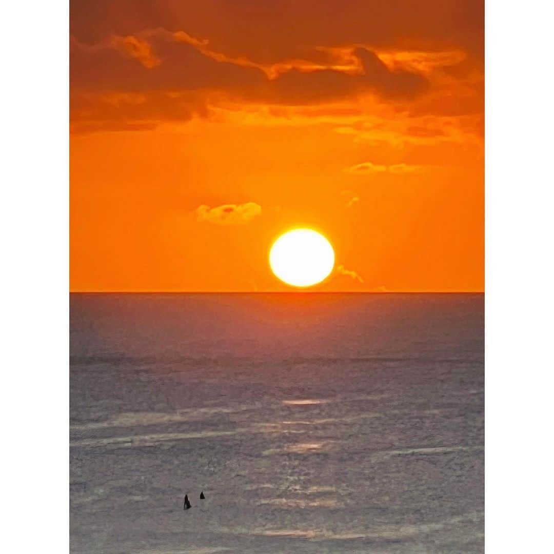 森麻季さんのインスタグラム写真 - (森麻季Instagram)「sunset🌇  長男、アデノウィルスから復活してなんとかグアムに行けました 次男→長男とかかったアデノ 高熱、嘔吐、腹痛…で本当に可哀想でした 流行っているみたいですよね  #グアム #guam  #旅行の思い出 #子連れ旅行 #海外旅行  #子連れグアム #サンセット」4月12日 14時21分 - maki.mori_m