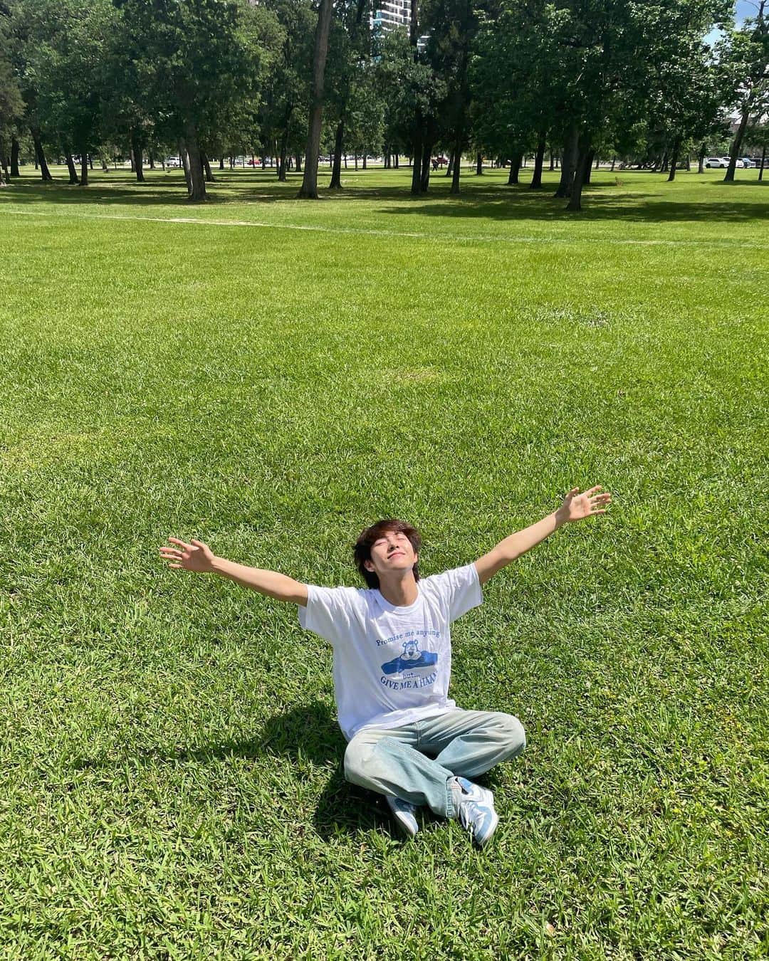ロンジュンのインスタグラム：「☀️🌱」