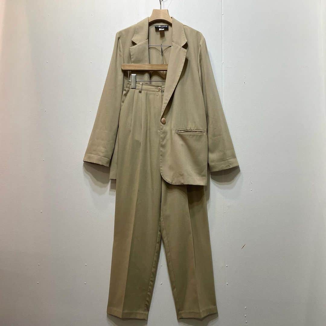 i nouのインスタグラム：「. SOLD.  tailored two-piece set #inou_vintageclothing」