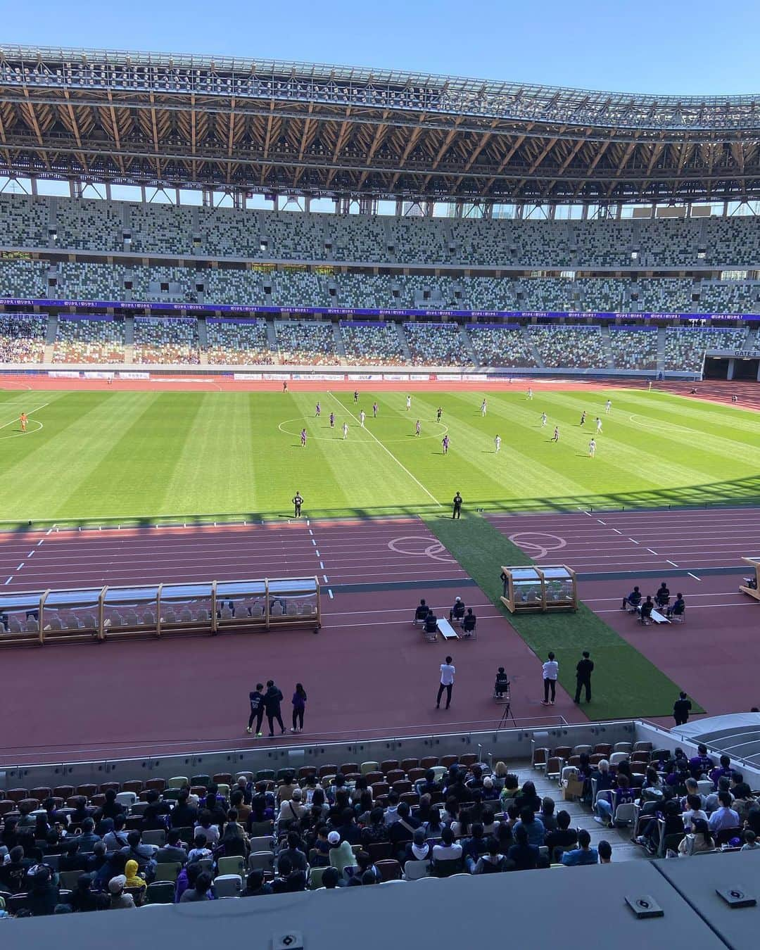 田村翔子さんのインスタグラム写真 - (田村翔子Instagram)「ご招待いただき、初めての国立競技場✨ 青空が見えて気持ちのよい場所でした❗️  #国立競技場#サッカー#サッカー観戦#田村翔子#ライフスタイル#lifestyle#クリアソン」4月12日 14時36分 - tamura_shoko