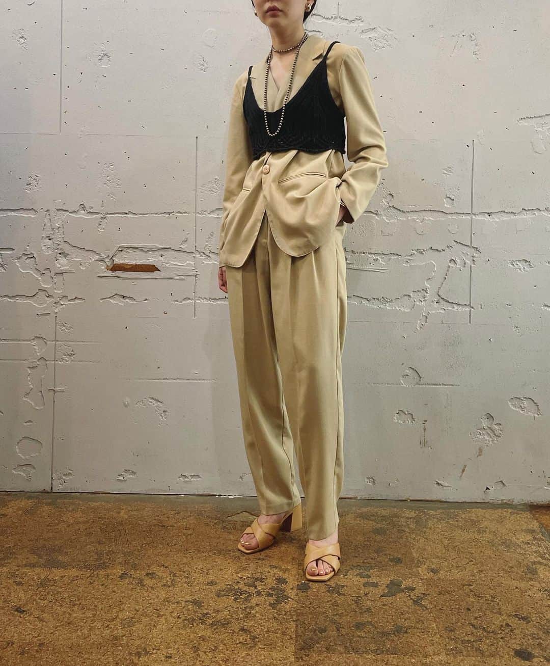 i nouのインスタグラム：「. SOLD.  _____________styling image. #inou_vintageclothing」