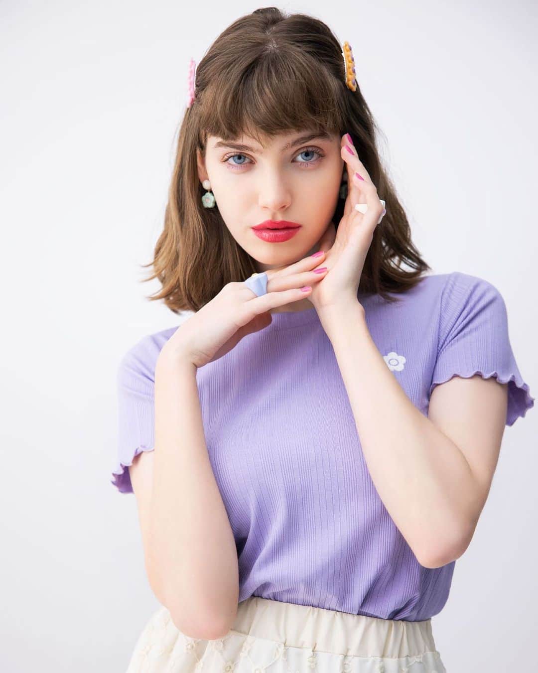 MARY QUANT officialのインスタグラム：「- #ワンポイントデイジーリブメロープルオーバー #カラフルPOPピアス #カラフルPOPリング #カラフルPOPワニクリップ - #モノグラムチュールレーススカート 6月上旬より順次展開予定 - #MARYQUANT #2023SUMMER #NEWITEMS #FASHION #PULLOVER - #マリークヮント #プルオーバー #夏ファッション」