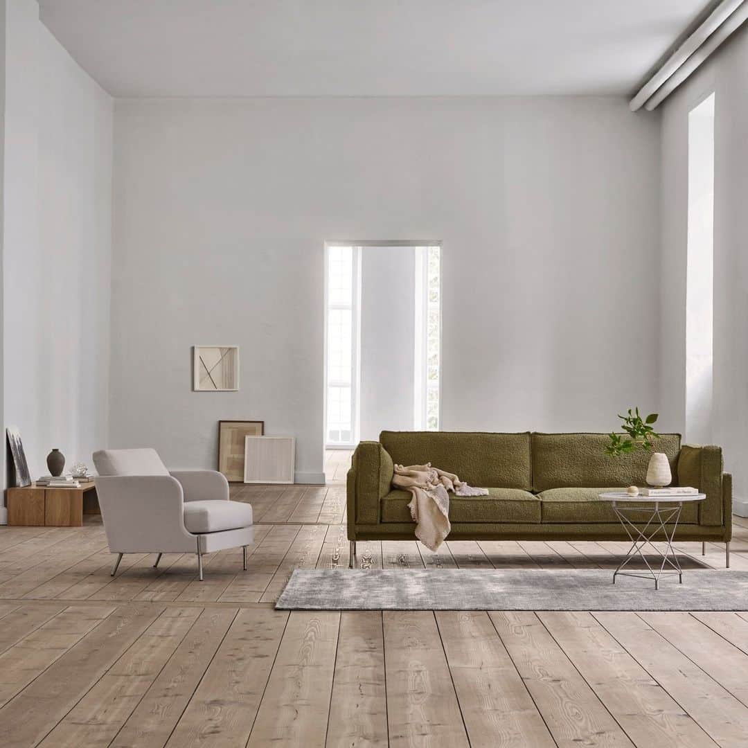 eilersenのインスタグラム：「The Slimline sofa takes centre stage, upholstered in stunning green colour, accompanied by the Funen chair, Spider table and Stick carpet.⁠ ⁠ Sofa: Slimline upholstered in Curl 09⁠ Carpet:  Eilersen  Stick  in  Steel colour⁠ Chair: Funen by Eilersen & Pierre Sindre ⁠ ⁠ ⁠ ⁠ ⁠ ⁠ ⁠ ⁠ ⁠  ⁠ #eilersen #eilersenfurniture #myeilersen #enjoyaneilersen #slimline #Funenchair #pierresindre #homedecor #sofa #danishdesign #inredning #finahem #interiorlovers #interiordesign #modernliving #minimalism #nordiskehjem #nordicinspiration #nordicliving #craftsmanship #luxurylifestyle #boligindretning #designinterior #livingroominspo #boliginspiration #softminimalism #hemindredning #schönerwohnen #nordicminimalism #throughgenerations」