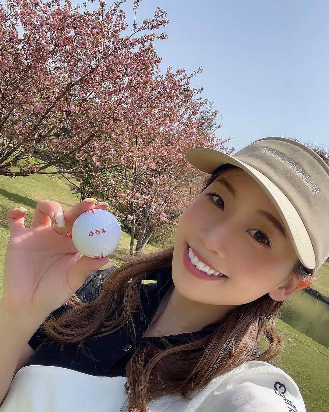 はるまさんのインスタグラム写真 - (はるまInstagram)「バーディーズカップ初戦⛳️ ご参加下さった皆様ありがとうございました💕  ゼクシオのボール、パターの時見やすくてすき🫶 このボールのお陰で32パット、86でした🫣  新ペリ1位ありがとうございます✨  @official_xxio  #golf #ゴルフ #ゼクシオ #ゼクシオリバウンドドライブ #ゼクシオALLOK」4月12日 14時55分 - 0112haruma