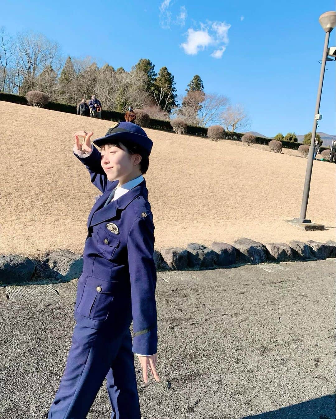 小池花瑠奈のインスタグラム：「#教場0  2020年に放送されたドラマ「教場」に出演した際に身につけた 警察の所作訓練がまだ出来るメンバー👮 ということでドラマ「教場0」の訓練のシーンにこっそり出演させていただきました。(ほんとにこっそり) 久々に着るこの制服…。。。 そして久々にお会いする出演者・スタッフの皆さんに、 久々の教場現場 嬉し懐かしいような時間でした 教場0、これから毎週楽しみです🚓  #教場 #松宮なつ」
