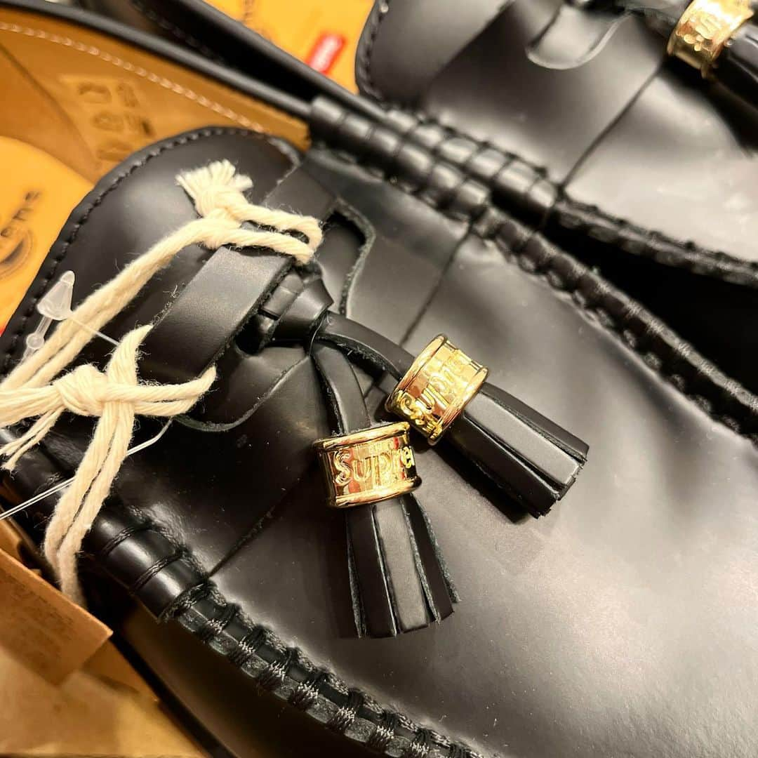 fools_judge_streetさんのインスタグラム写真 - (fools_judge_streetInstagram)「SUPREME  ×Dr.Martens Penton Tassel Loafer  こちらの商品は、後日Webサイトにアップ予定です。 気になる方は、お気軽にお問い合わせ下さい。  プロフィール欄より、 オンラインストア商品ページにアクセスできます。 ※その他ご不明点は店頭または、 DMまでお問い合わせください。  如有任何疑问，请在instagram上留言。 欢迎浏览我们的网上商店以及光临我们在原宿的实体店。  For inquiries, please message us on instagram. Please confirm our online store. Thank you.  #supreme#drmartens  #supremedrmartens  #supremeforsale #supreme4sale #シュプリーム#マーチン#ドクターマーチン」4月12日 15時34分 - fools_judge_street