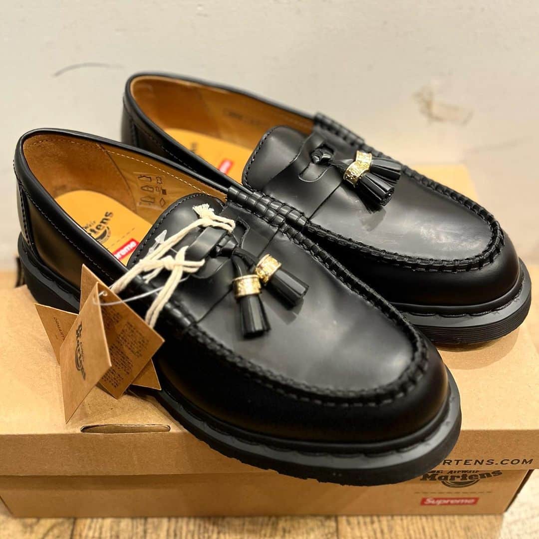 fools_judge_streetのインスタグラム：「SUPREME  ×Dr.Martens Penton Tassel Loafer  こちらの商品は、後日Webサイトにアップ予定です。 気になる方は、お気軽にお問い合わせ下さい。  プロフィール欄より、 オンラインストア商品ページにアクセスできます。 ※その他ご不明点は店頭または、 DMまでお問い合わせください。  如有任何疑问，请在instagram上留言。 欢迎浏览我们的网上商店以及光临我们在原宿的实体店。  For inquiries, please message us on instagram. Please confirm our online store. Thank you.  #supreme#drmartens  #supremedrmartens  #supremeforsale #supreme4sale #シュプリーム#マーチン#ドクターマーチン」