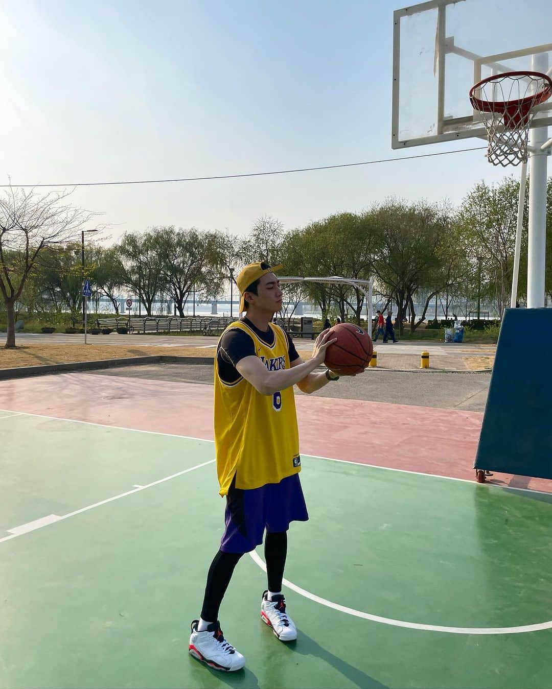 ペク・ミニョンさんのインスタグラム写真 - (ペク・ミニョンInstagram)「왼손은 거들 뿐..🏀💪」4月12日 15時37分 - minhyun_112