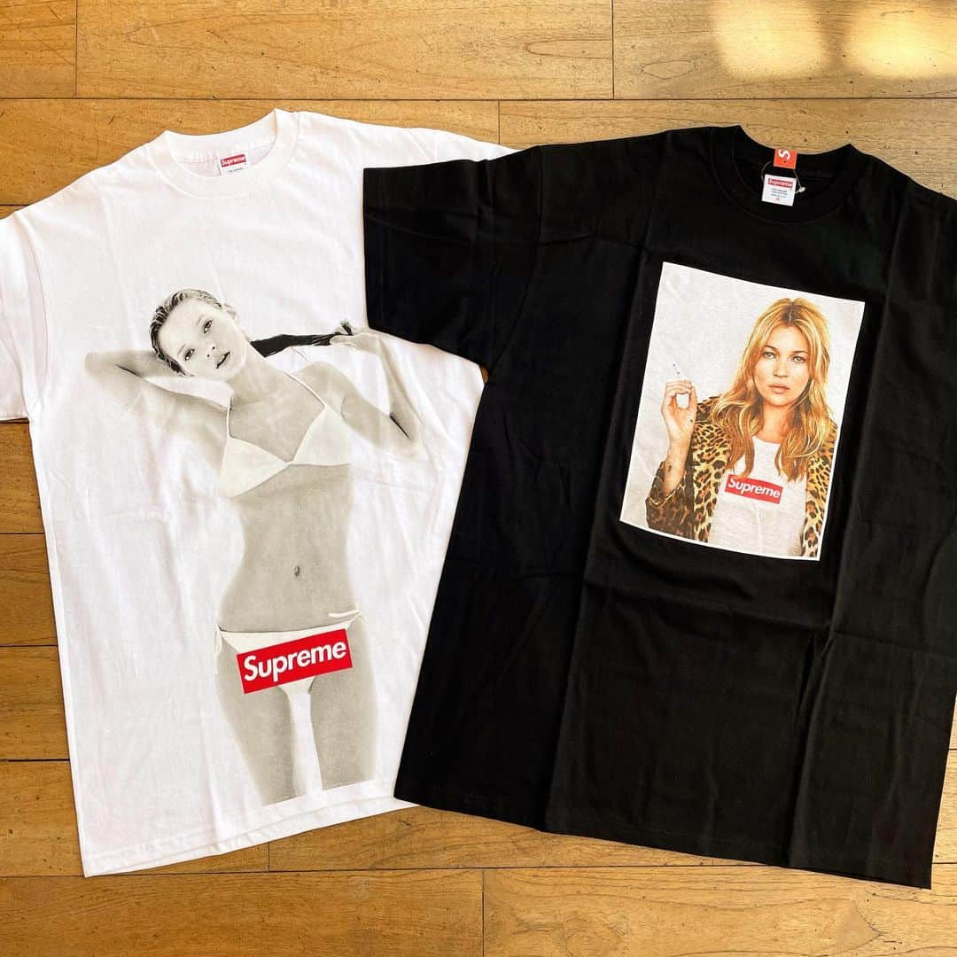 fools_judge_streetのインスタグラム：「SUPREME Kate Moss Tee✨ New Stock❗️  店頭にてご覧頂けます。 プロフィール欄より、 オンラインストアページにアクセスできます。 ※その他ご不明点は店頭または、 DMまでお問い合わせください。  如有任何疑问，请在instagram上留言。 欢迎浏览我们的网上商店以及光临我们在原宿的实体店。  For inquiries, please message us on instagram. Please confirm our online store. Thank you.  #supreme #supremeforsale #supremenyc #supremenewyork #シュプリーム #foolsjudge #katemoss」