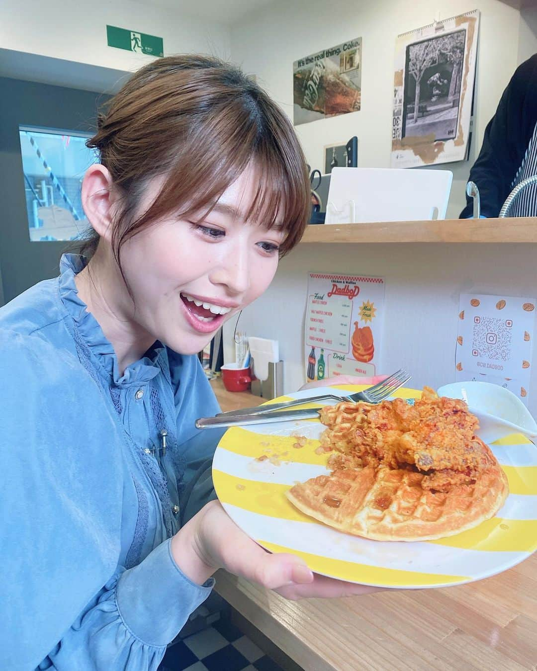 佐藤朱さんのインスタグラム写真 - (佐藤朱Instagram)「【Chicken＆waffles Dad boD】 ワッフルチキン食べたことありますか🤩 こだわりのワッフルとチキンに、 メープルシロップがたっぷり！！ この組み合わせ、やみつきになるんです🥹✨ #ひるまでウォッチン #仙台 #荒町商店街 #ワッフルチキン」4月12日 15時43分 - akari_miyagi