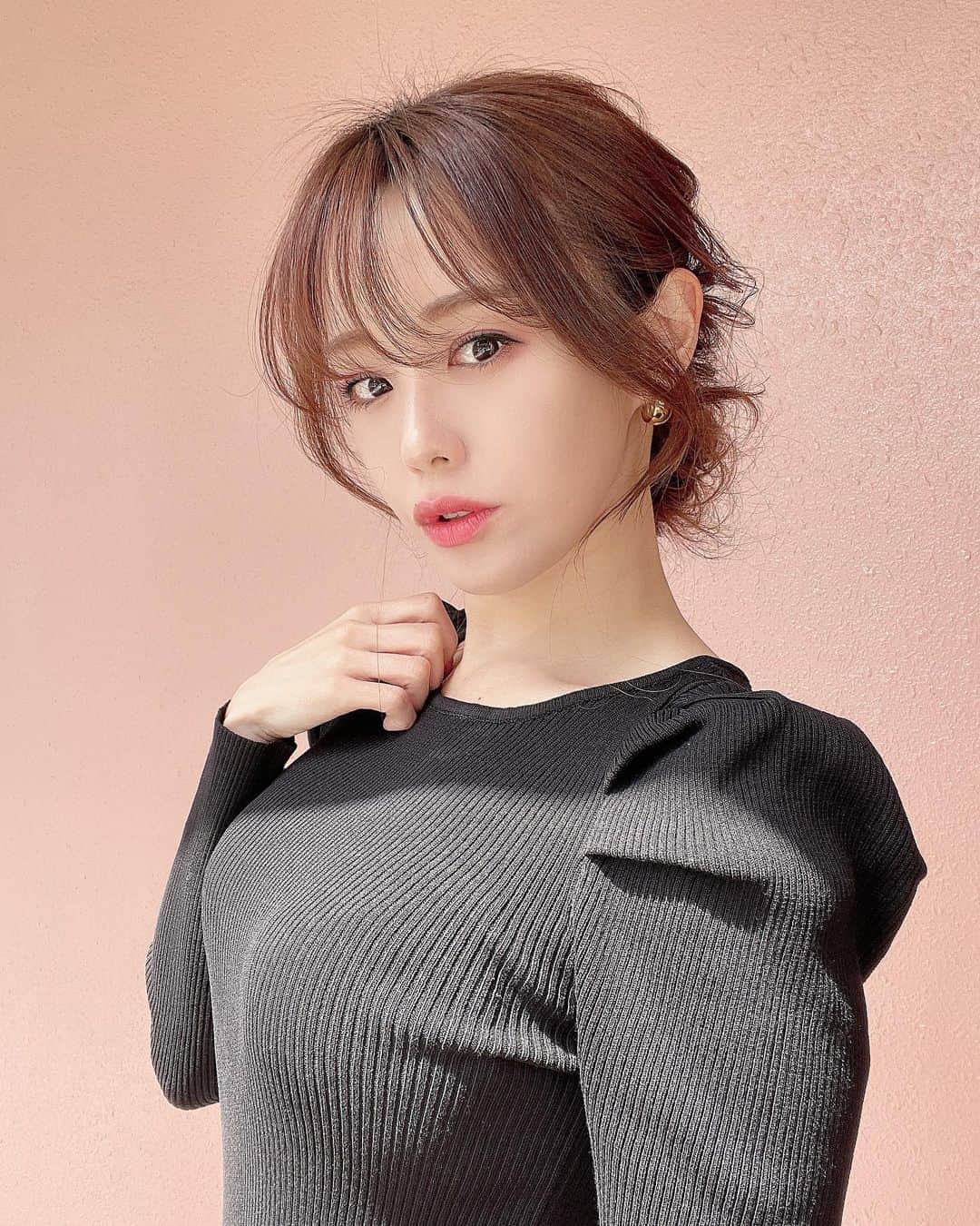 SARAKIMISAKIのインスタグラム：「ヘアアレンジ研修💇‍♀️ たくさん可愛いヘアスタイルしてもらった🫧 @perfumebyafloat   いつも自分ではヘアアレンジしないから やってもらうと新鮮！  髪の毛まとめてるの好評だったので これからアレンジも頑張ってしてみようかな😮‍💨  今日も1日お疲れ様でした🫶🏻  . . . #ヘアアレンジ #ヘアスタイル #hair #hairarrange  #アップヘア #編み込みアレンジ  #編みおろしアレンジ #作品撮り  #作品撮りモデル #美容室 #撮影  #撮影会 #モデル撮影 #photo #photoshoot  #ゴルフ #ゴルフ女子 #ゴルフ好きな人と繋がりたい」