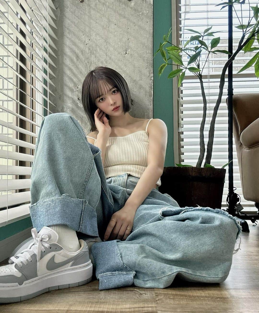 優希クロエのインスタグラム：「🦋🦋🦋  #デニムコーデ #キャミ #スニーカー女子 #ボブ #ootd #model #girl #denim #sneakers #jordan」