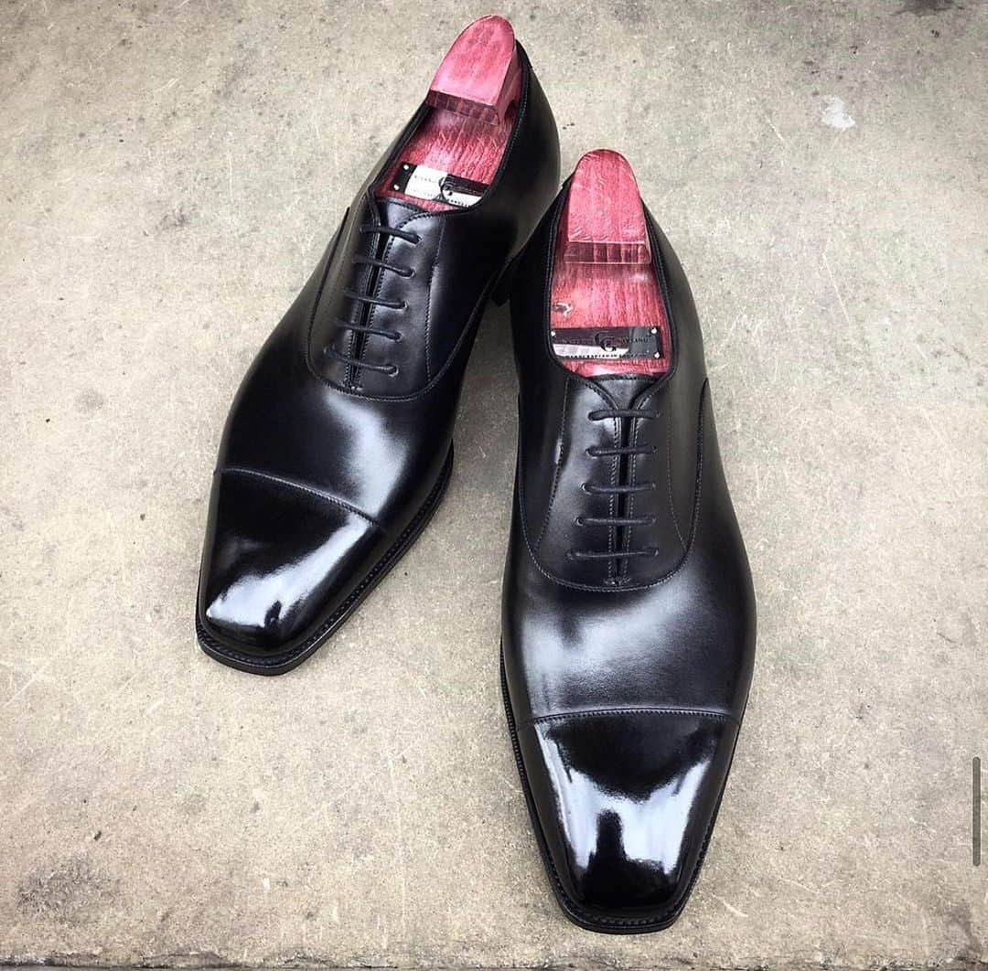 ガジアーノ&ガーリングのインスタグラム：「Reminder that for the month of April there is NO MTO FEE on our Oxford model…  The most classic yet elegant shoe is a must in every man’s shoe rotation.   This Oxford is MTO in Black Calf on our Sharp TG73 last…  To place your order please contact us via sales@gazianogirling.com, DM on Instagram or Whatsapp us on the number in our bio.   #ggoxford #gazianoandgirling #ggtg73 #madetoorder #mensshoes #oxfordshoes」
