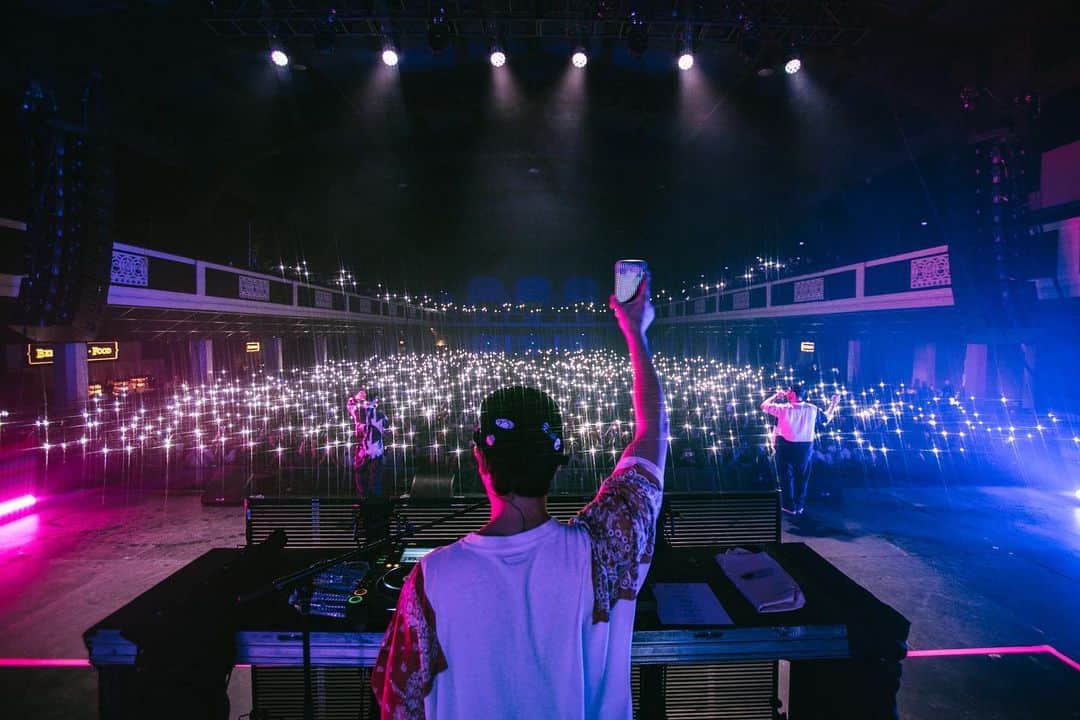 TABLO さんのインスタグラム写真 - (TABLO Instagram)「LA was amazing tonight! Photos coming tomorrow ❤️ Gotta celebrate tonight 🔥🔥🔥 #epikhightour2023」4月12日 16時30分 - blobyblo