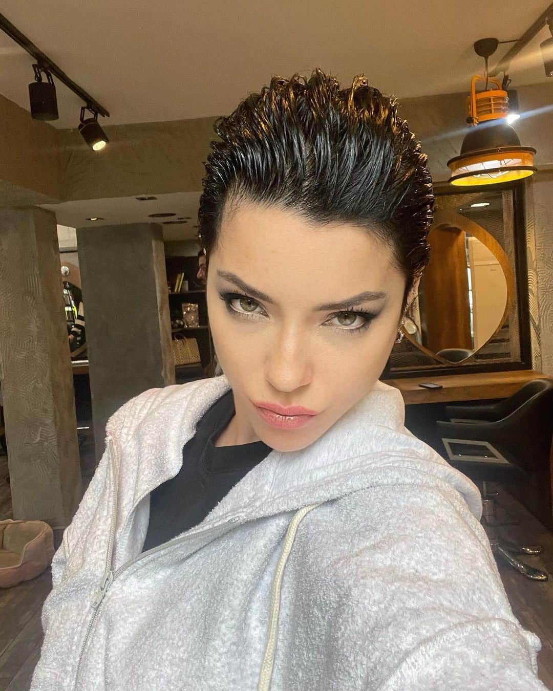 Merve Boluğurのインスタグラム：「Sahalara dönüş:)」