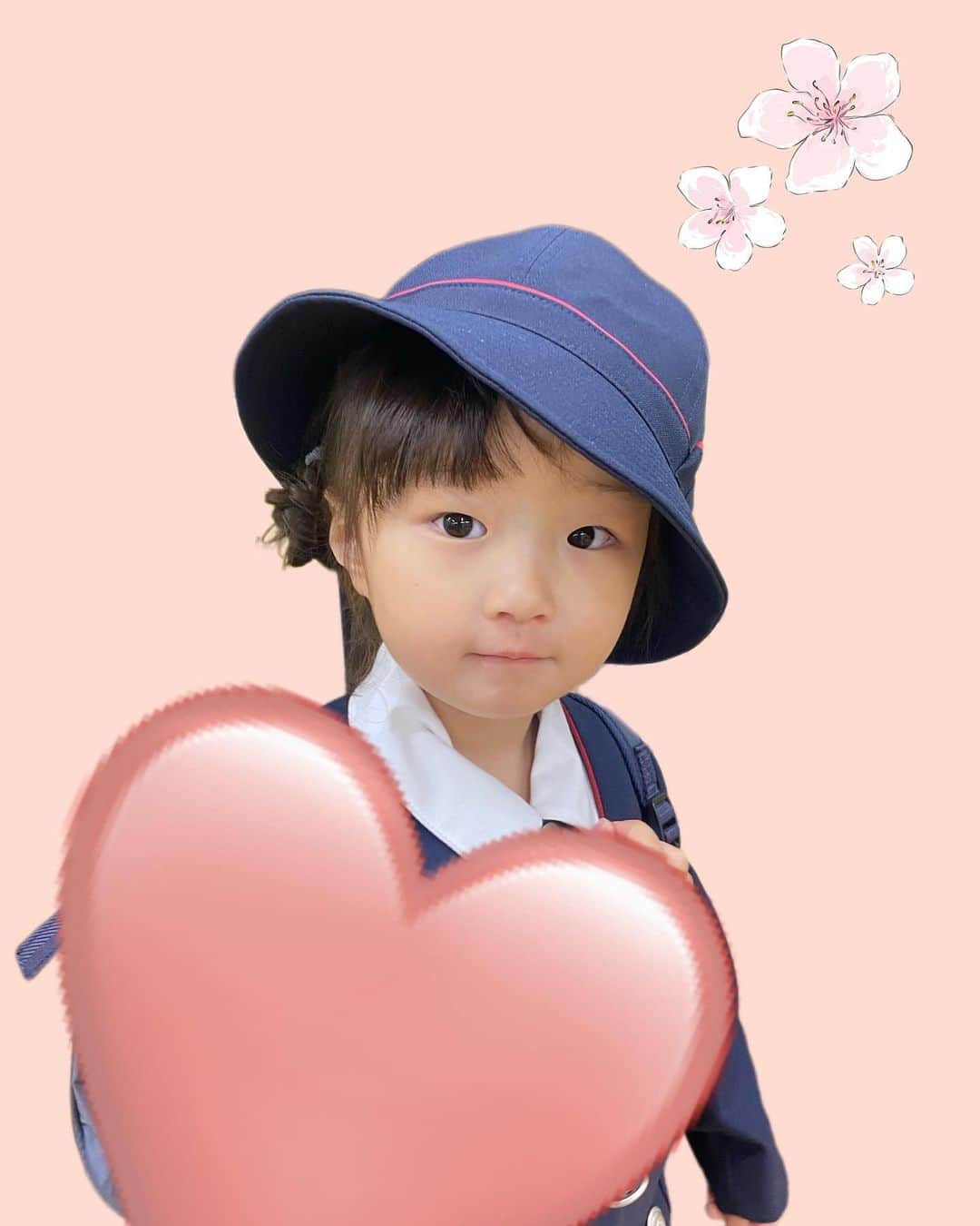 畠中清羅 のインスタグラム：「_  入園おめでとう🌸な日。  ところがところが、 朝から大ハプニング炸裂。 ある意味期待を裏切らない娘です🤣  何をしたって？ 入園式に舞い上がって父と母がバタバタと準備をしてる隙に ハサミで前髪&横髪を断髪しておりました。🫨🫨  言い分を聞いたところ 可愛くなるかなぁと思ってやったらしい🫨女の子だなぁ。  と、まぁそんなバタバタな朝の始まりでしたが 無事入園式も終えて仲良しなお友達とも引き続きクラスが一緒でドキドキワクワクな新生活のスタートです🎵  ※入園式おえて即ボブにしてもらいました @newstyle_aila   #3歳#入園式#おめでとう#年少」