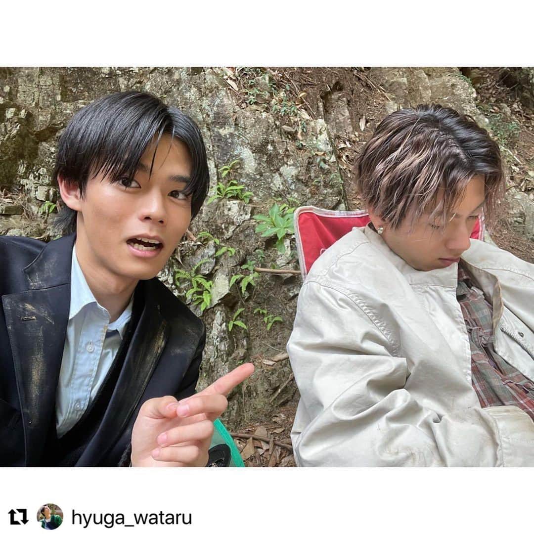山田裕貴さんのインスタグラム写真 - (山田裕貴Instagram)「やられた。まじできおくない  #Repost @hyuga_wataru  ・・・ ‪☺︎‬ 座長いつもお疲れ様です。  普通にお話してて、少し間が空いて別の話題を振った瞬間こうなっていました。  多忙を極めていらっしゃるので少しでも時間があれば寝て欲しいです。  今日もチームペントレ頑張ります🚃  #ペンディングトレイン」4月12日 16時55分 - 00_yuki_y
