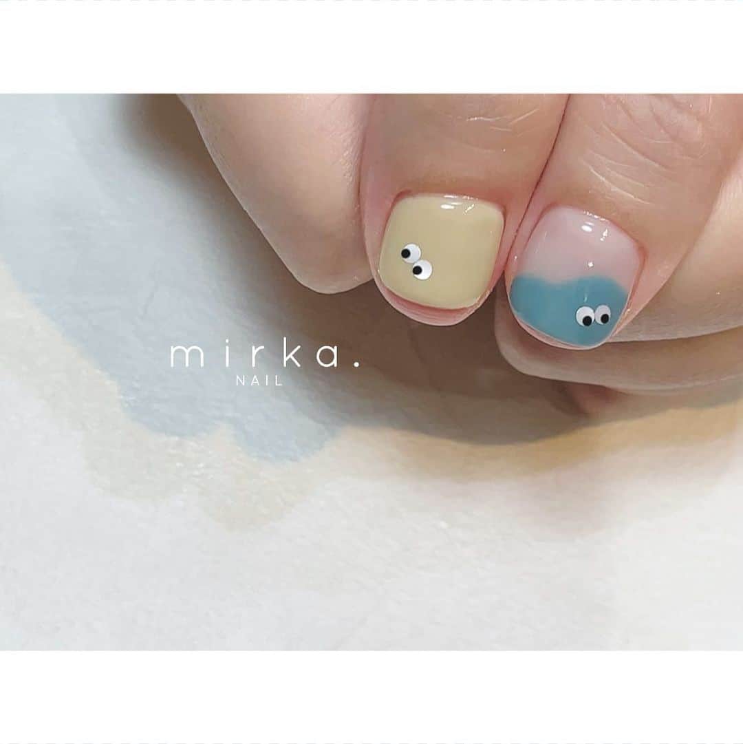 mirka. NAIL(ミルカネイル)のインスタグラム：「⁡ ⁡ ⁡ 👀👀✨ ⁡ ⁡ ………………………………………………………… ⁡ ご予約、お問い合わせは LINE ID⇒ @mirka.nail (@含む)まで。 ⁡ ご新規様はハイライトの「ご案内」と「ご予約方法」を必ずお読みいただいてからご予約くださいますようお願いいたします。 空き状況や詳細はLINEの投稿からご確認ください。 ⁡ ⁡ ⁡ ⁡ #mirkanail#nails#nail#nailart#naildesign #ショートネイル#ネイルアート#ネイルデザイン#ネイル#大人ネイル#シンプルネイル#オフィスネイル#ニュアンスネイル#ナチュラルネイル#カジュアルネイル#ショートネイルデザイン#美甲#春ネイル#春ネイル2023 #プライベートサロン#プライベートネイルサロン#東京ネイルサロン#東京ネイル#江東区ネイルサロン#森下#清澄白河 ⁡」